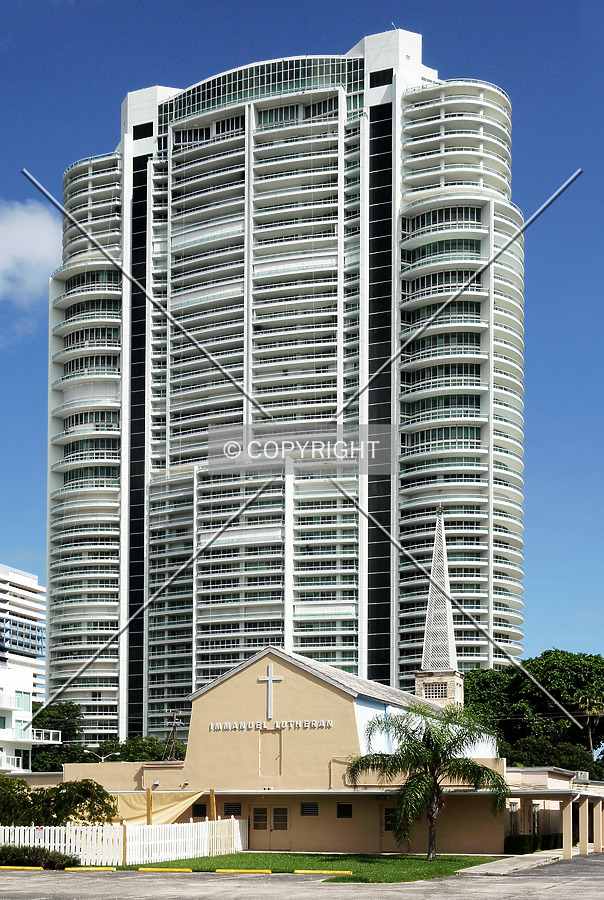 Santa Maria by Jorge Molina