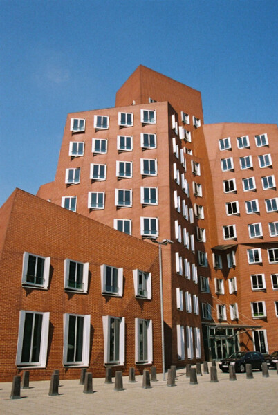 Neuer Zollhof 1