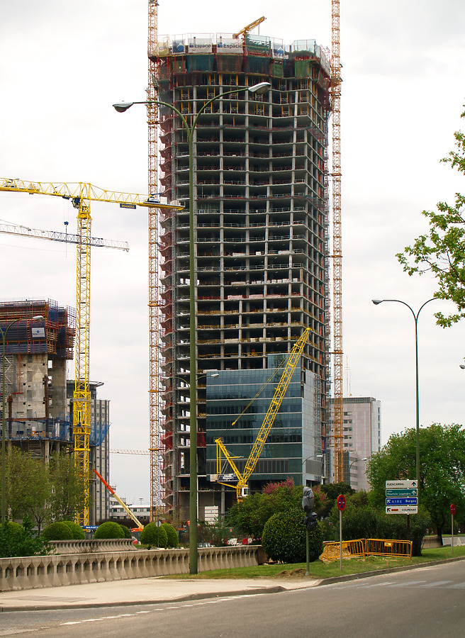 Torre Espacio by Cesar Serrano
