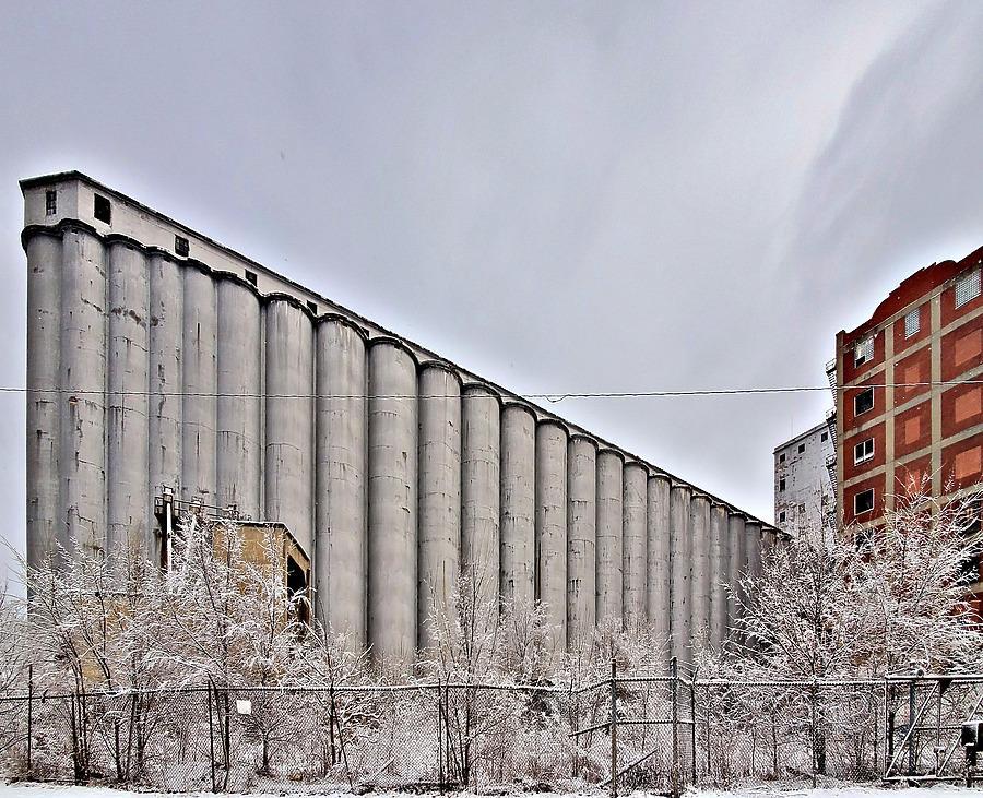 Pillsbury Flour Mills - Storage Tanks and Headhouse by Ryan Hildebrand