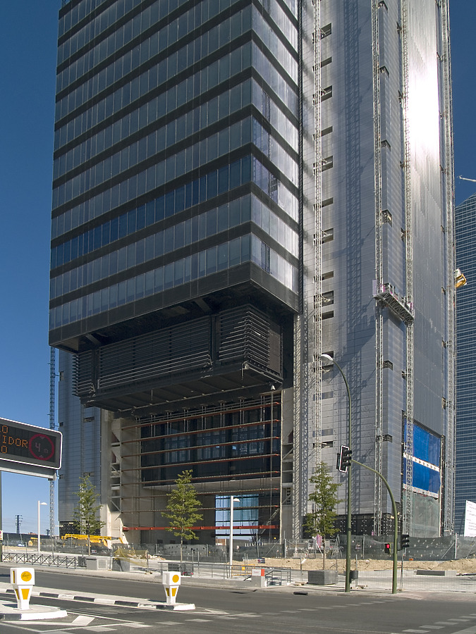 Torre Caja Madrid by Cesar Serrano