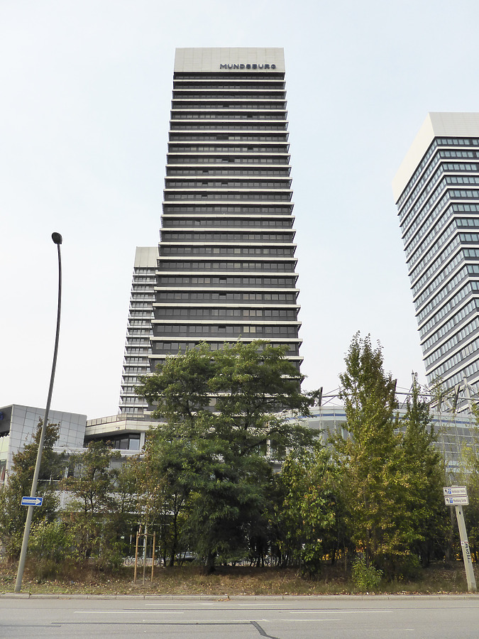 Mundsburg Turm I by Der Hamburger