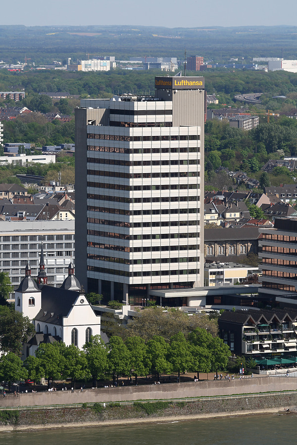 Lufthansa-Hochhaus by Michiel van Dijk