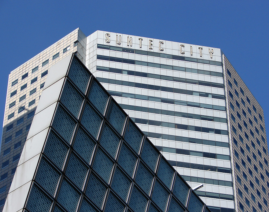 Suntec City Tower 2 by Horst Kiechle