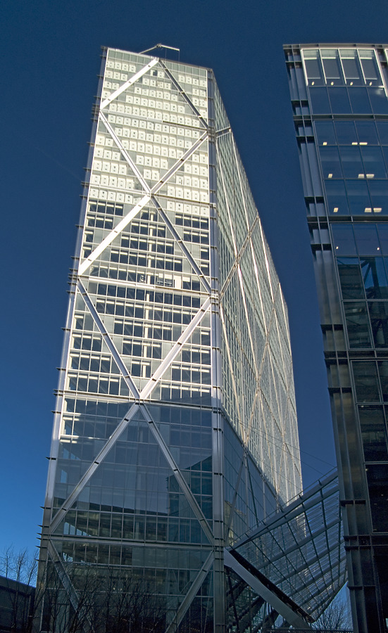 The Broadgate Tower by Cesar Serrano
