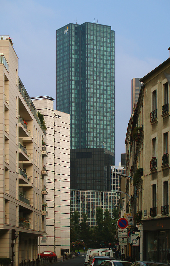 Tour Gan by Cesar Serrano