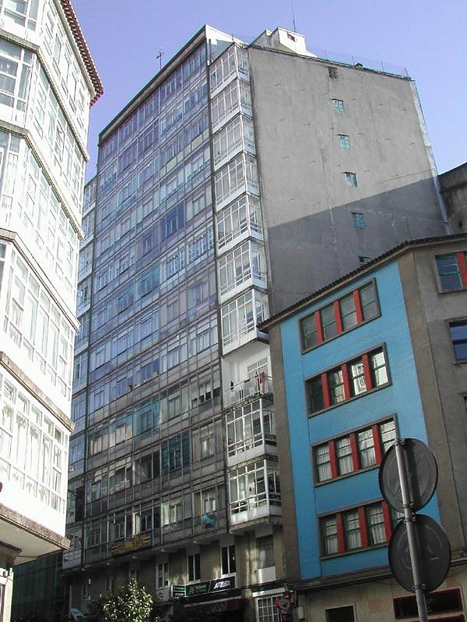 Rúa da República de el Salvador, 7 by David Guija