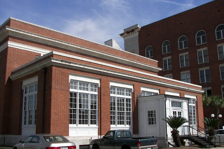 Genealogical History and Fine Arts Museum