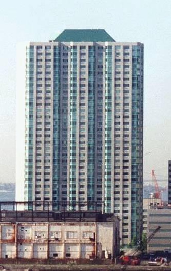 East Hampton Apartments by Nate Lindsey