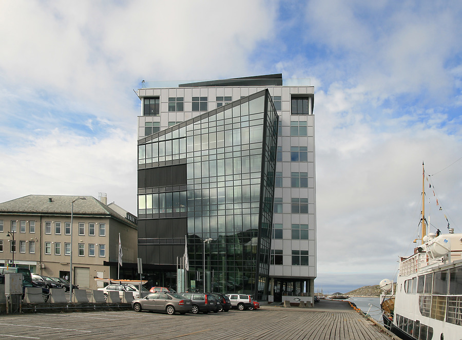 Jakhelln Brygge by Kjetil Balog