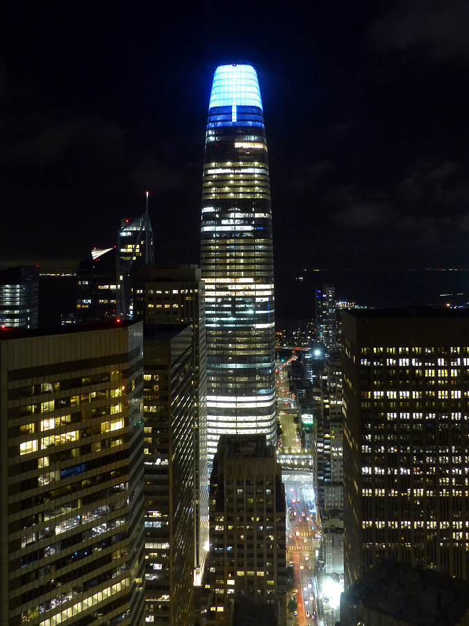 Salesforce Tower by Nate Lindsey