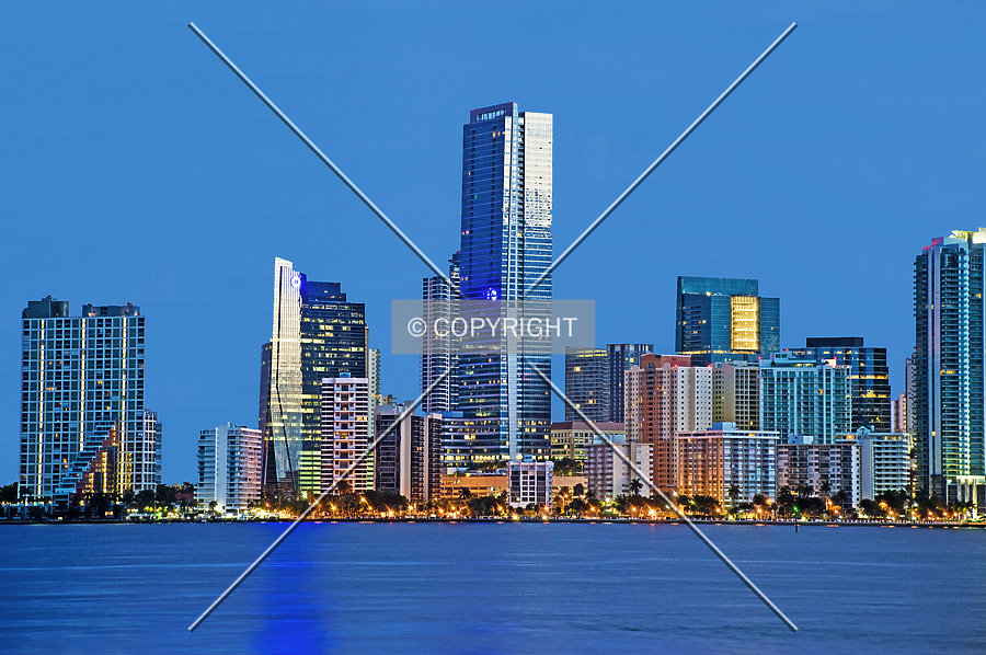 Four Seasons Hotel & Tower by Jorge Molina