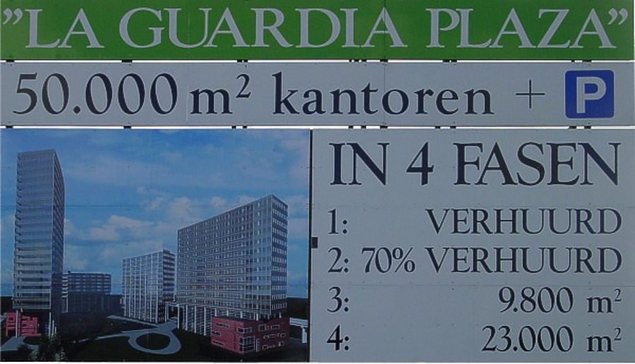 La Guardia Plaza 4 by Michiel van Dijk
