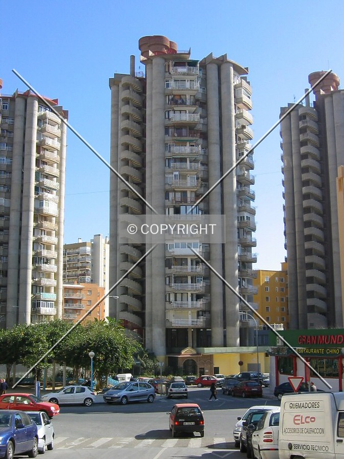 Edificio los Manantiales II by Victor Carcedo