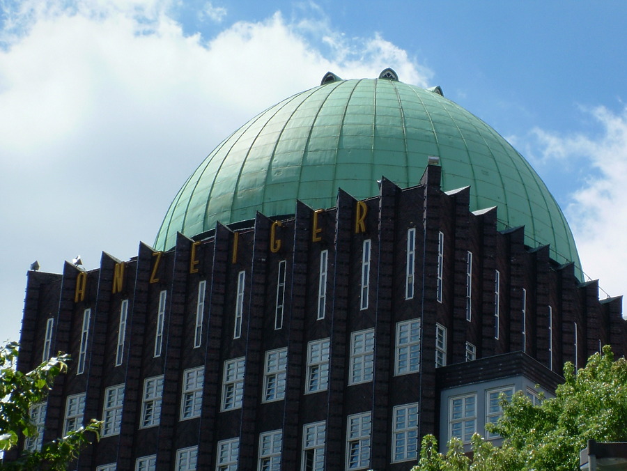 Anzeiger Hochhaus by Pedro Marcelino