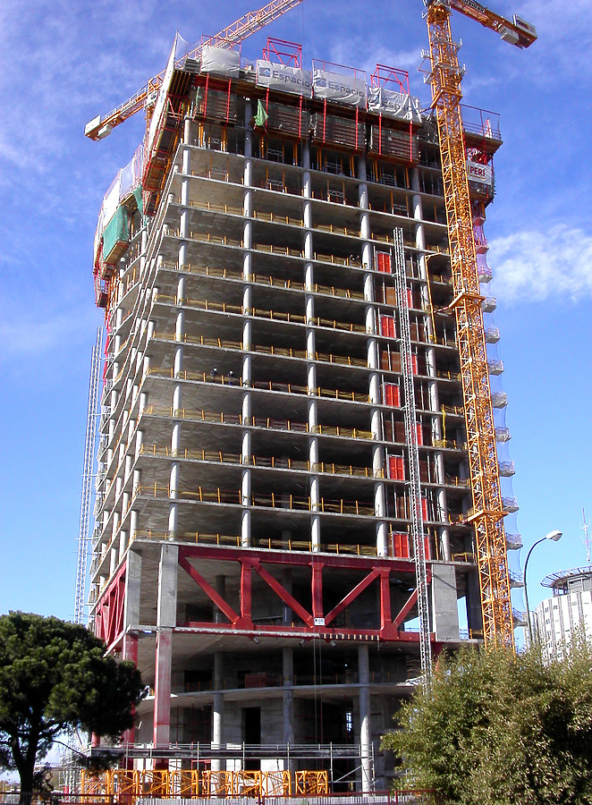 Torre Espacio by Cesar Serrano