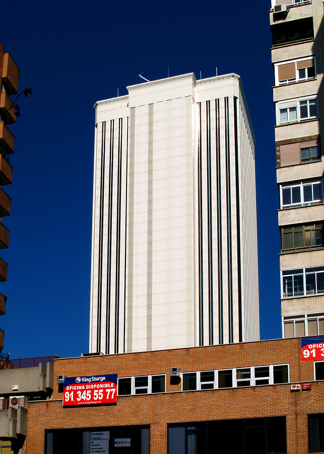 Torre Picasso by Cesar Serrano