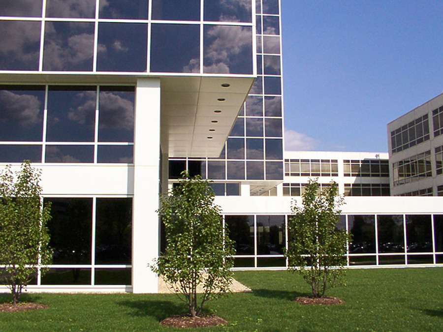 Schaumburg Corporate Center III by Daniel Kieckhefer