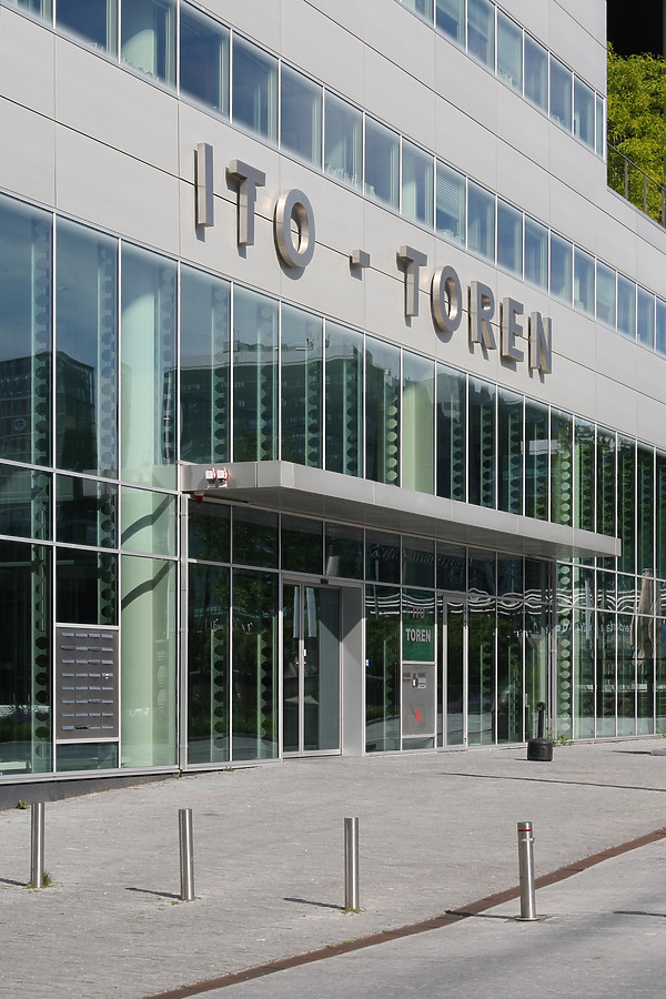 Ito-Toren by Michiel van Dijk