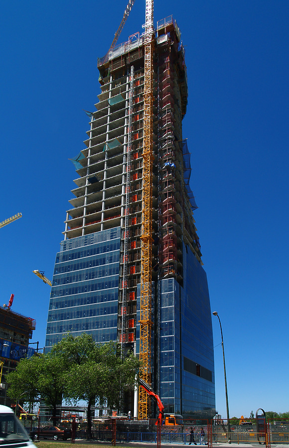 Torre Espacio by Cesar Serrano