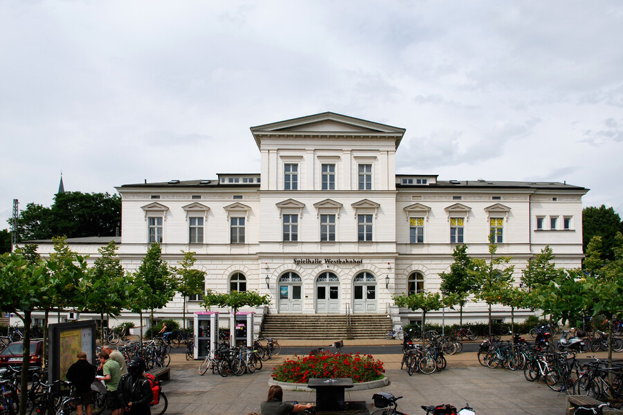 Bahnhofstraße 1