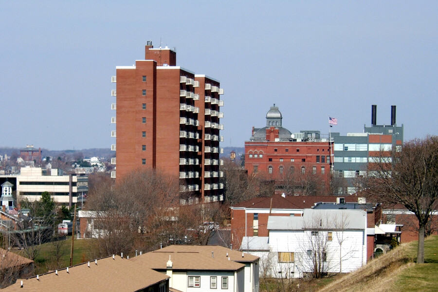 Lincoln Plaza Apartments