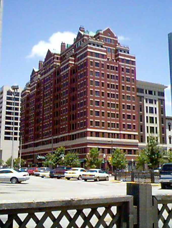 Sundance West Apartments by Forthwortharchitecture
