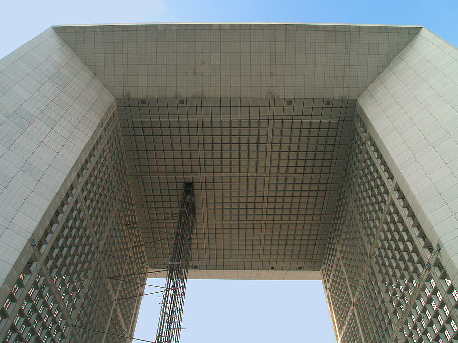La Grande Arche by Cesar Serrano