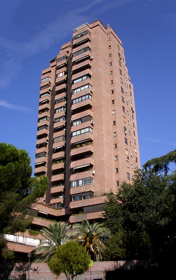 Torre Retiro by Cesar Serrano