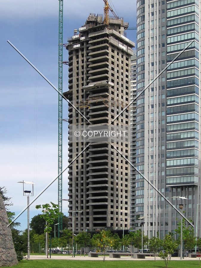Torre Renoir 2 by Maximiliano Buono