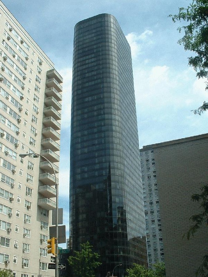 Solow Tower Apartments by Paul Cucuzza