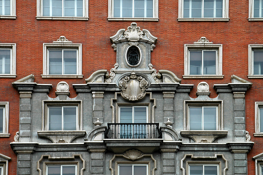 Edificio España by John Bek