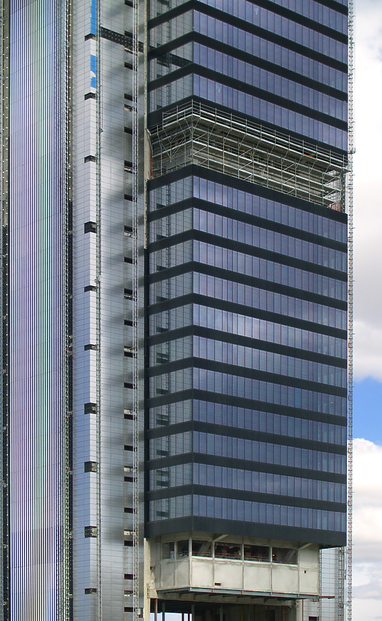 Torre Caja Madrid by Cesar Serrano