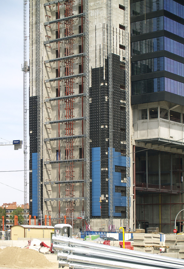 Torre Caja Madrid by Cesar Serrano