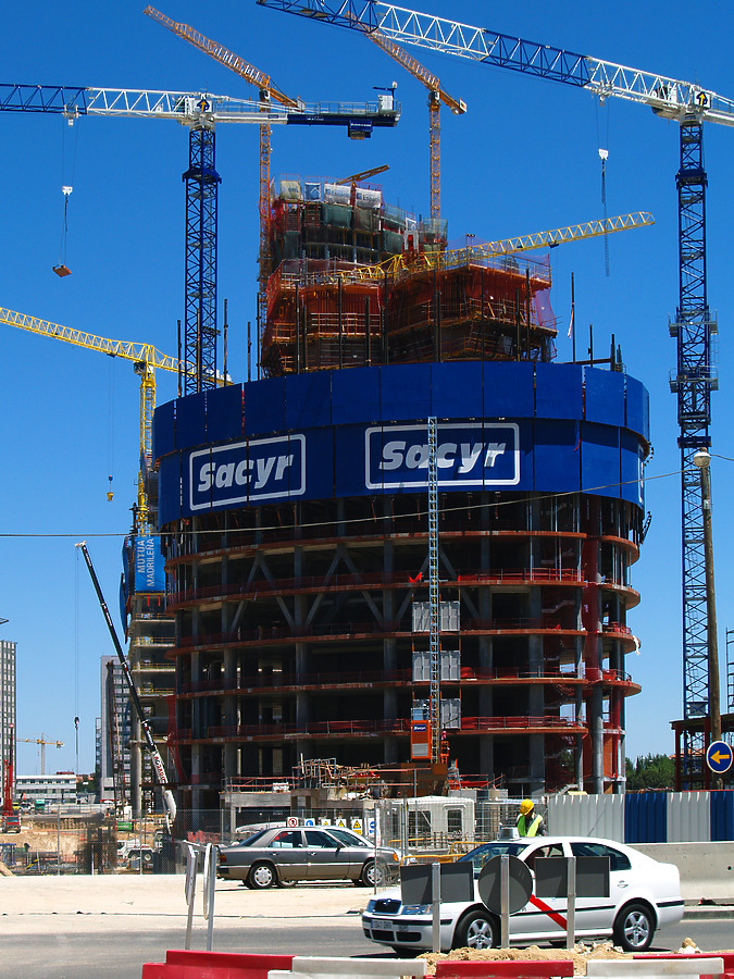 Torre Sacyr Vallehermoso by Cesar Serrano