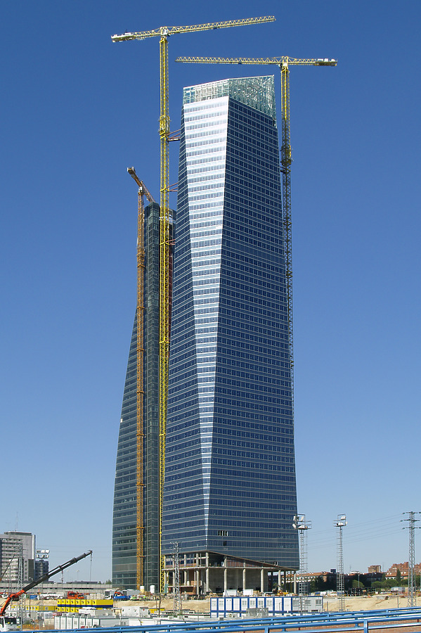 Torre de Cristal by Cesar Serrano