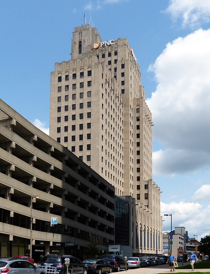 PNC Bank Building by Nate Lindsey