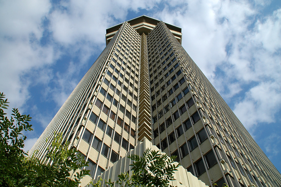 Edificio Colón by John Bek