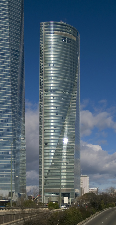 Torre Espacio by Cesar Serrano