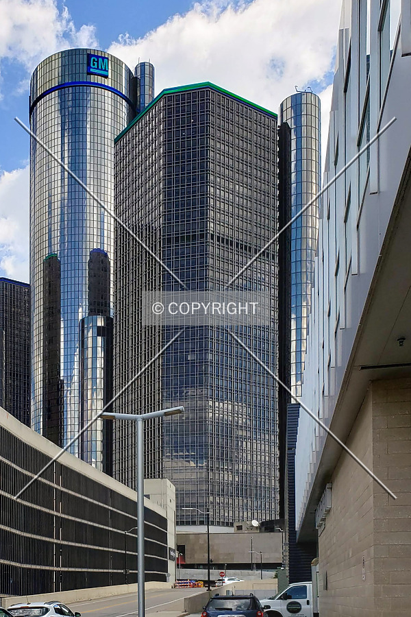 Renaissance Center 400 Tower by Ryan Hildebrand