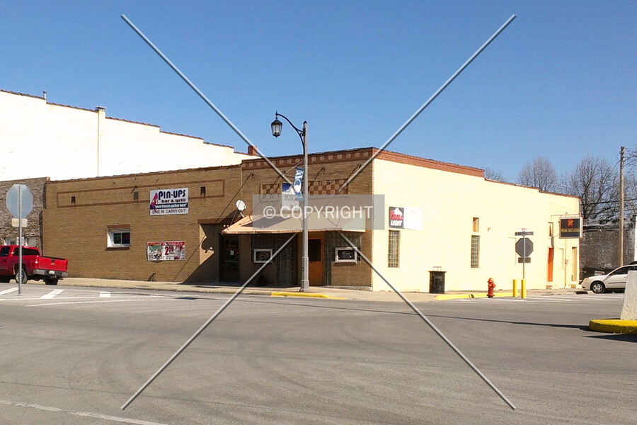 Pin-Ups Bar & Grill