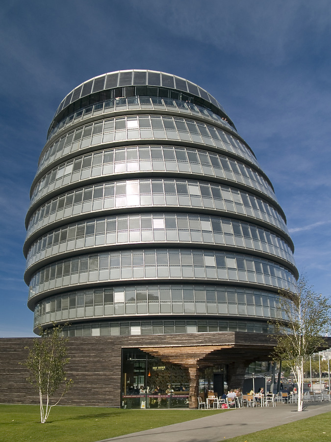 London City Hall by Cesar Serrano