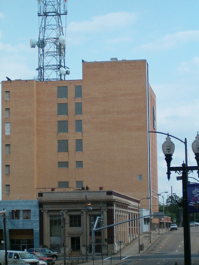 AT&T Building by Rodney Gunn