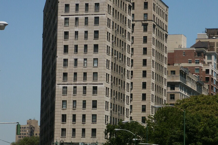 2000 North Lincoln Park West