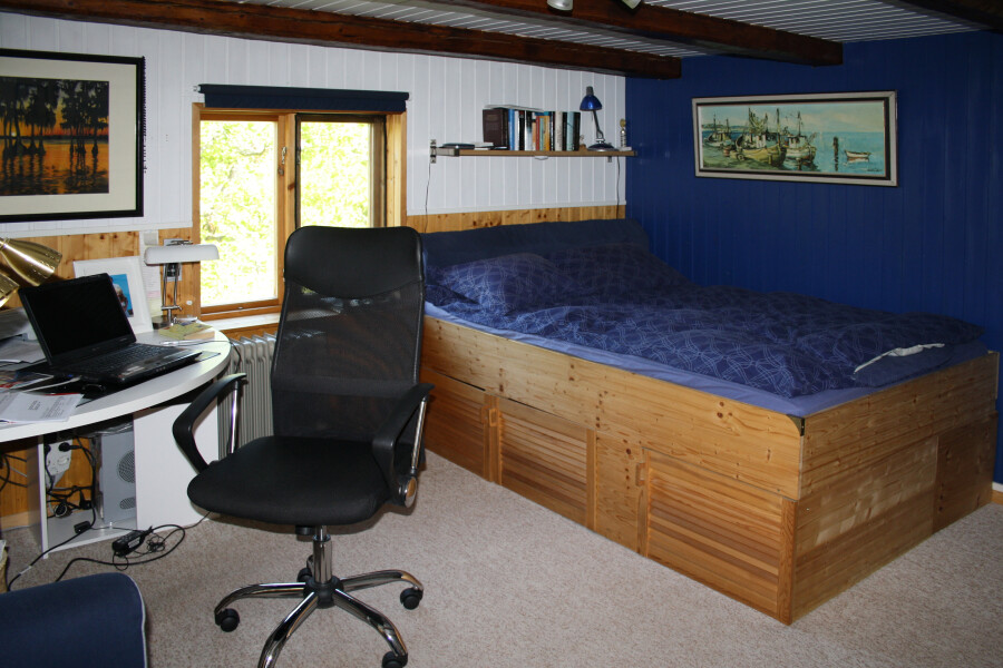 A bed room and a desk