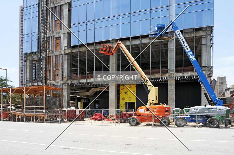 Hess Tower by Jorge Molina