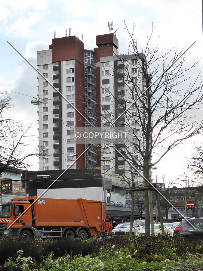 Straße der Republik 17-19 by Nephilim