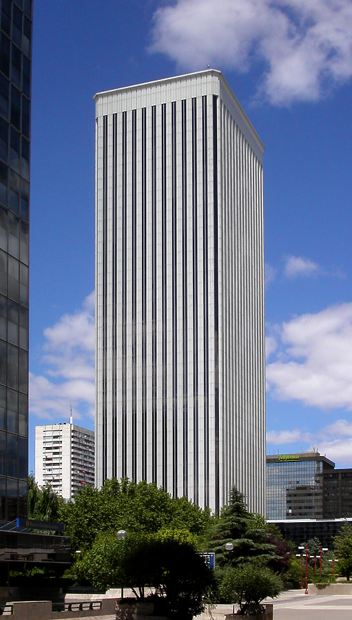 Torre Picasso by Cesar Serrano