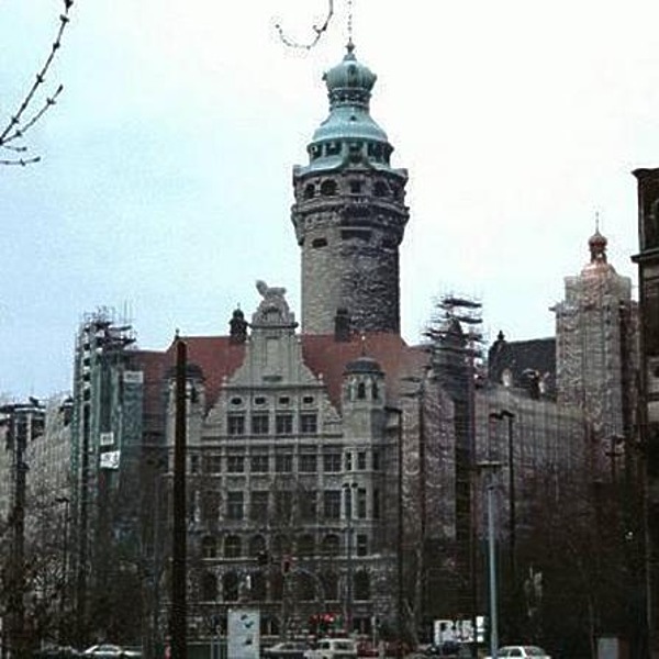 Neues Rathaus by John Cahill