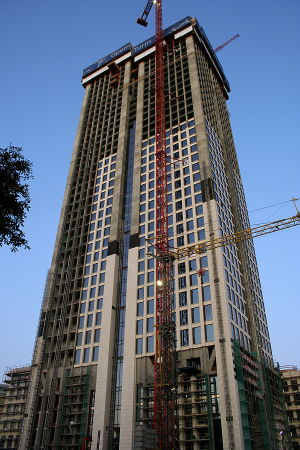 OpernTurm by Daniel Kieckhefer